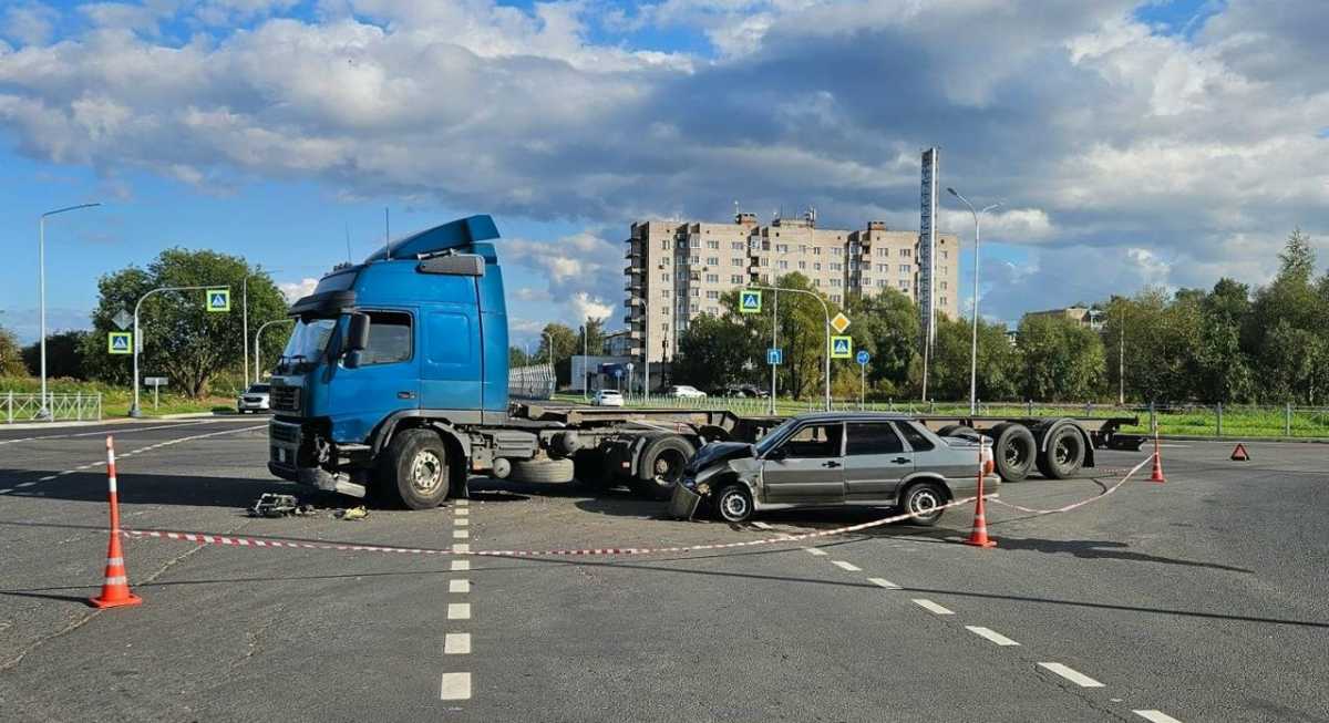 Пострадавших доставили в Новгородскую областную клиническую больницу.