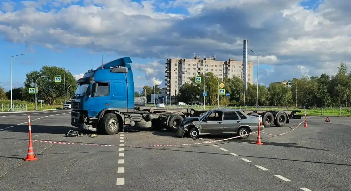 Пострадавших доставили в Новгородскую областную клиническую больницу. Пострадавших доставили в Новгородскую областную клиническую больницу.
