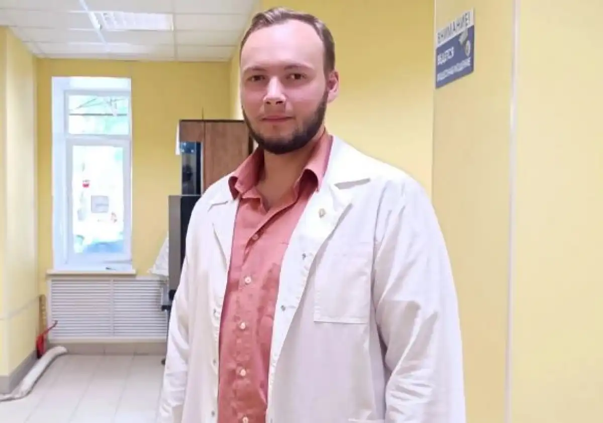 В Демянской ЦРБ Руслан Кузнечевский руководит терапевтическим отделением.