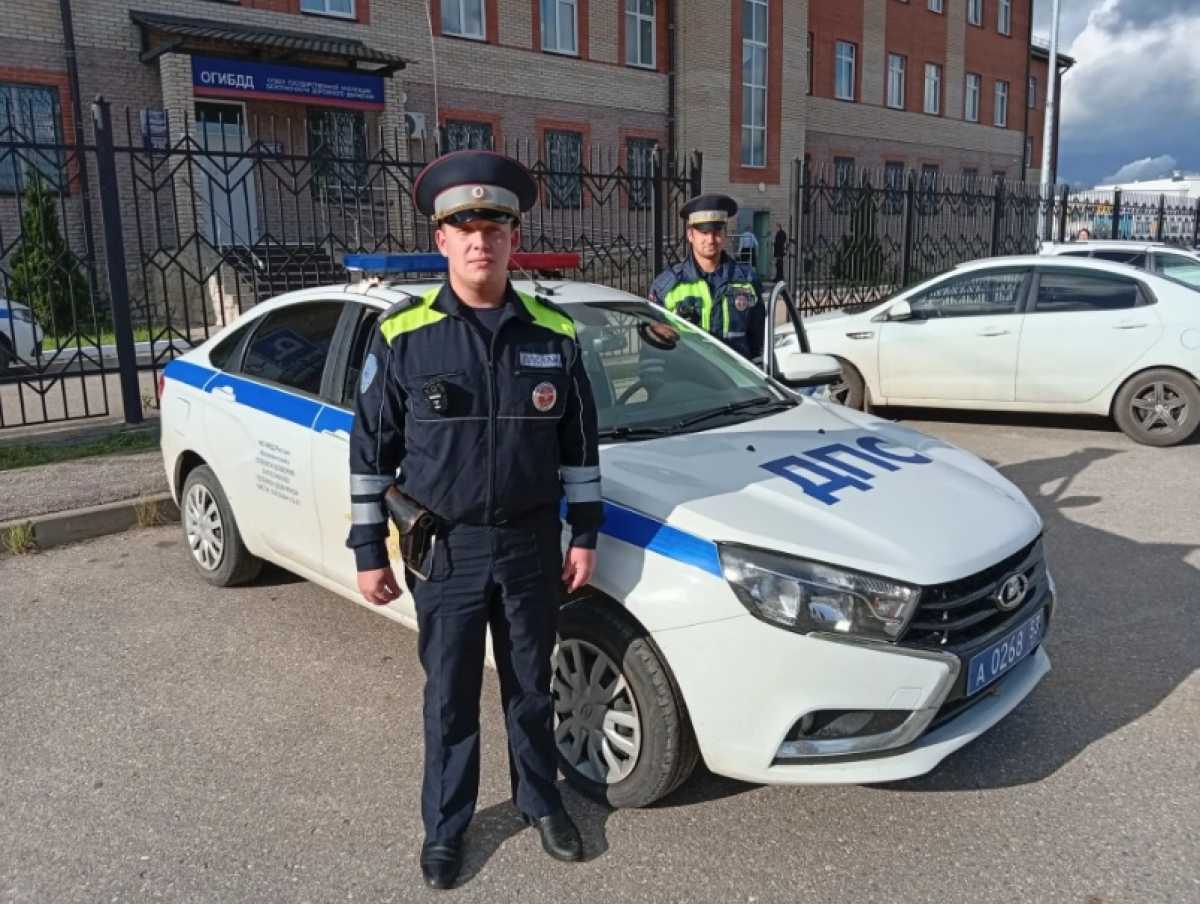 Боровичанка пожелала сотрудникам ДПС крепкого здоровья, лёгких смен и безопасных дорог.