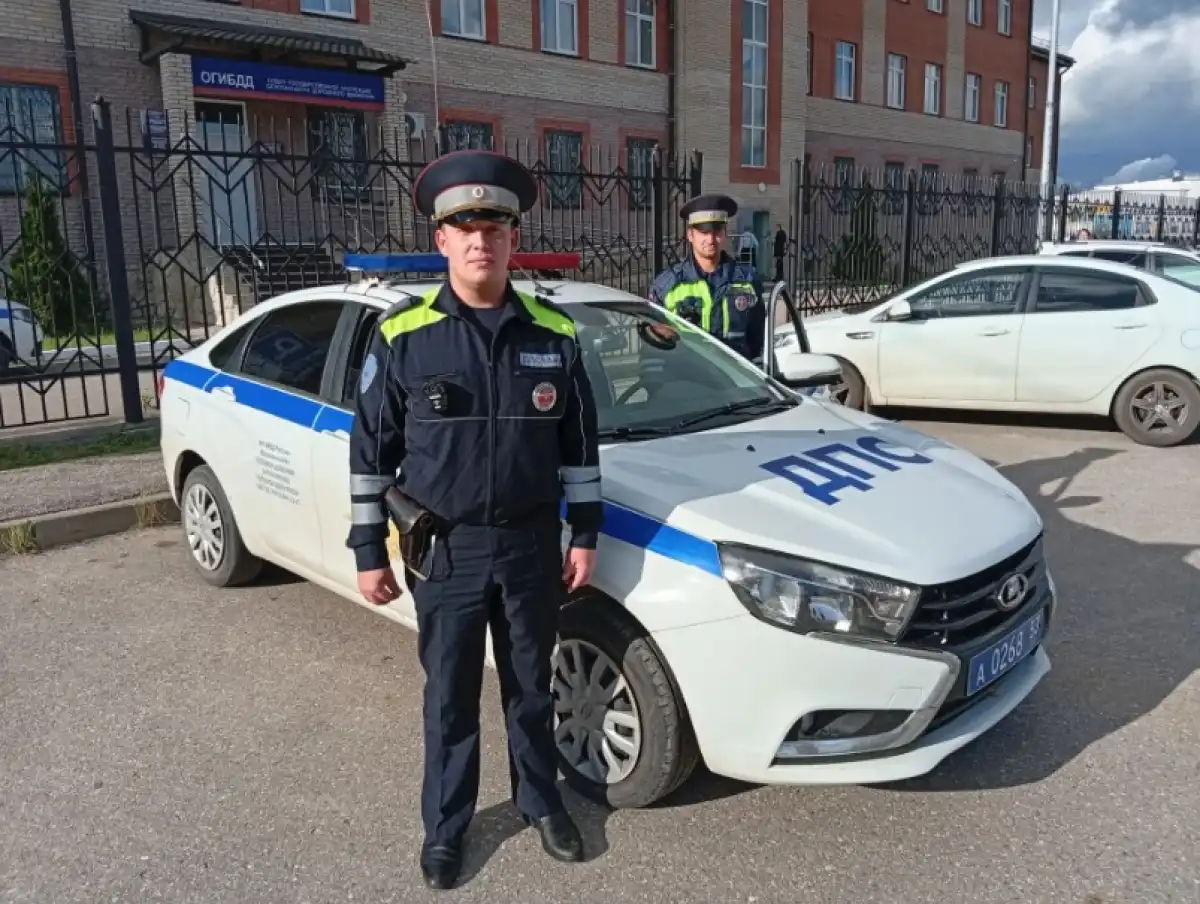Боровичанка пожелала сотрудникам ДПС крепкого здоровья, лёгких смен и безопасных дорог.