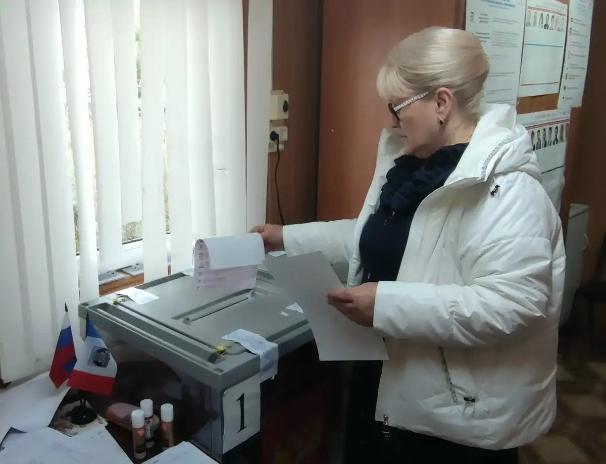 Ольга Ефимова проголосовала на избирательном участке в посёлке Волховец Новгородского округа.