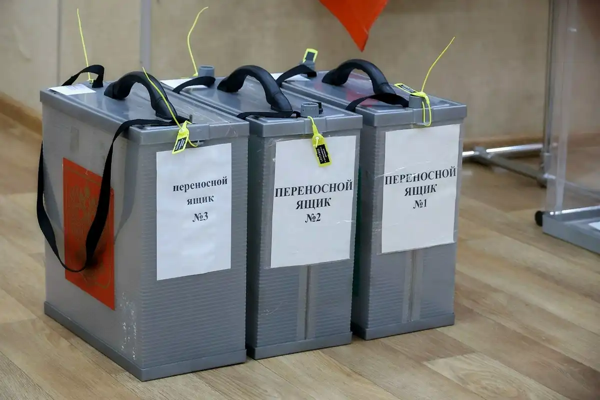 Теперь членам избирательных комиссий предстоит подсчёт голосов.