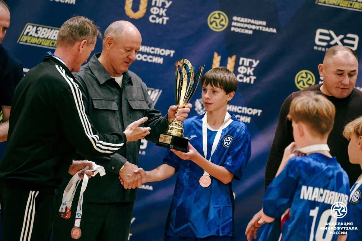 В соревнованиях по микрофутзалу играют команды в формате 3х3.