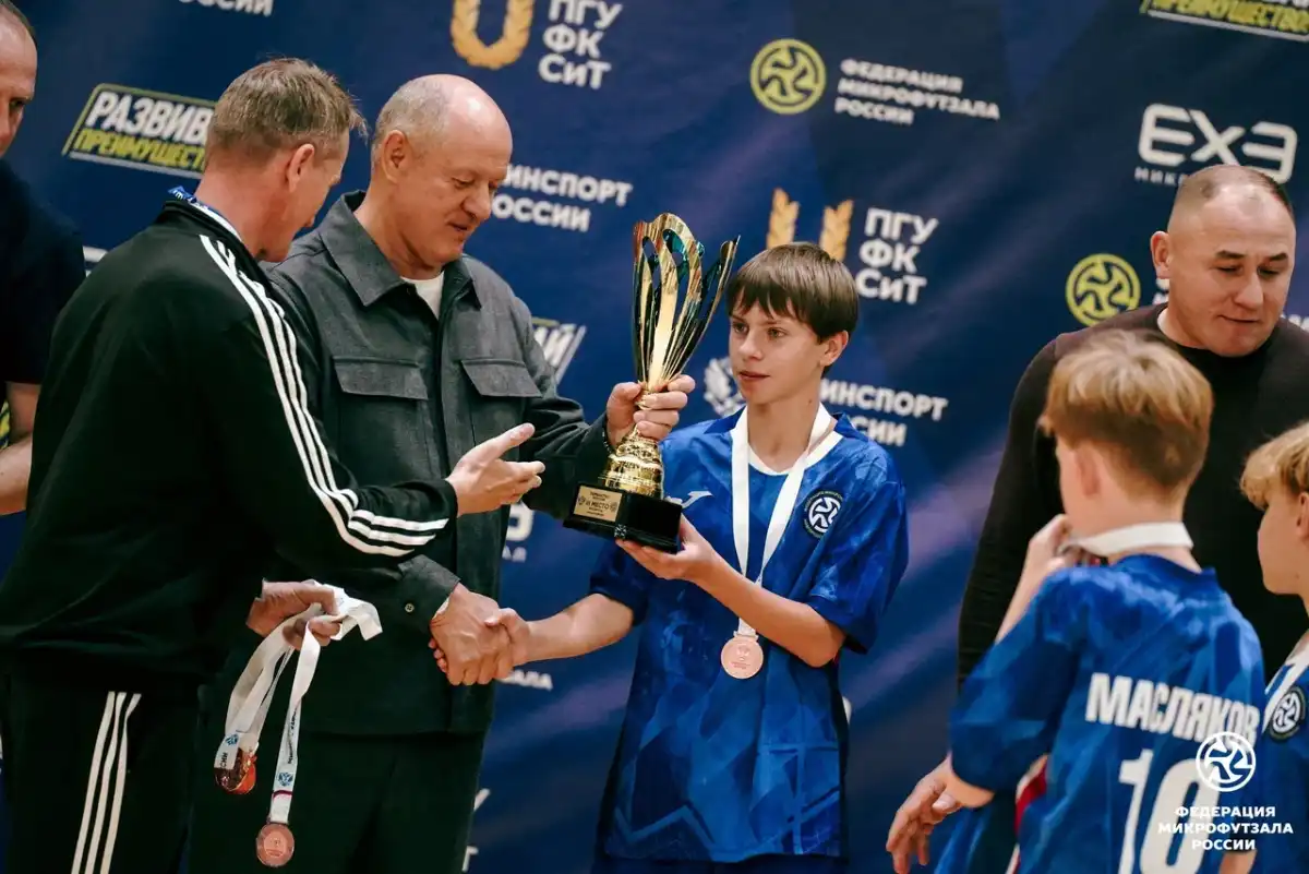 В соревнованиях по микрофутзалу играют команды в формате 3х3.
