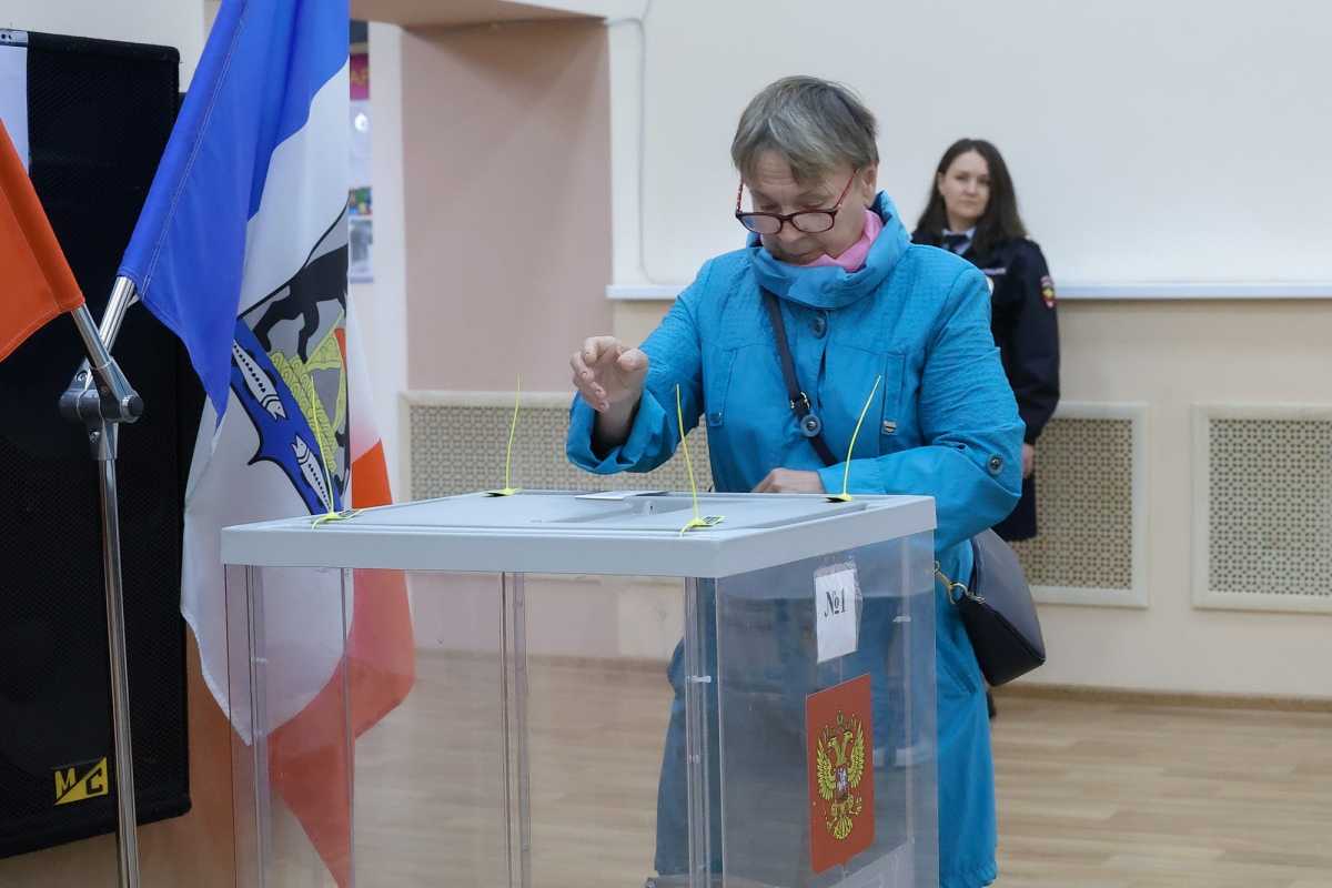 По словам губернатора, выборы прошли достойно, без сбоев.
