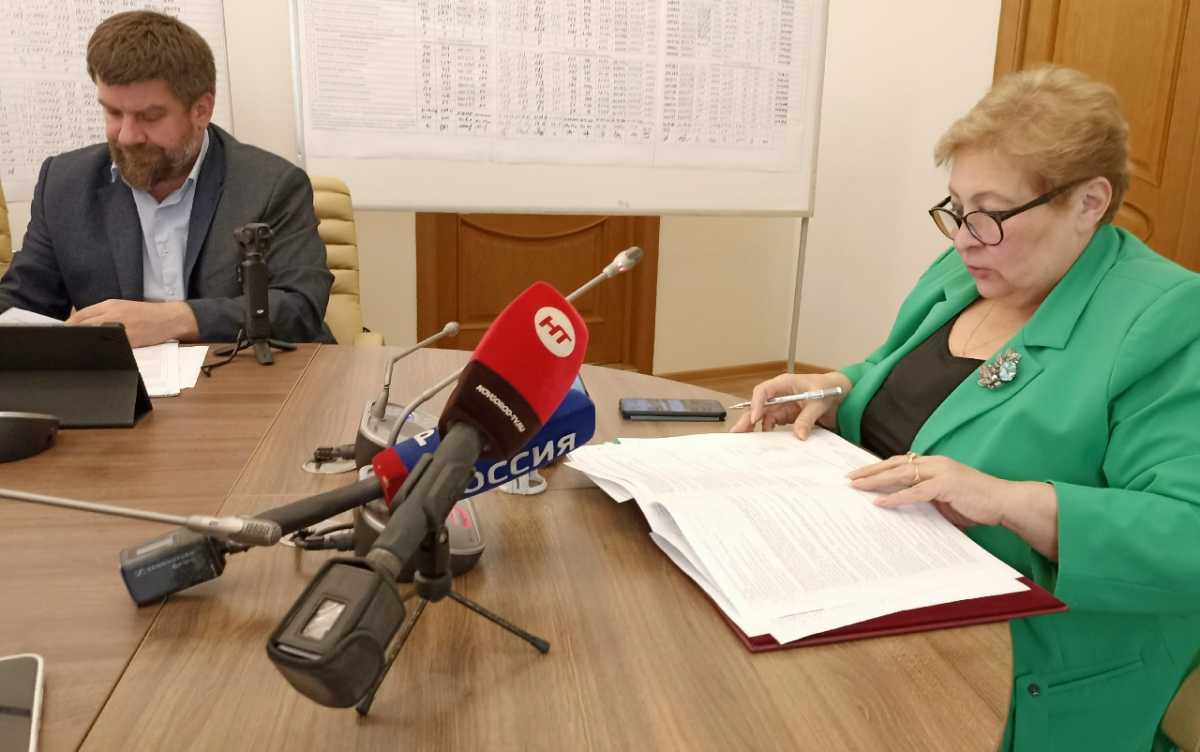 Семь партий из восьми преодолели пятипроцентный барьер и получили места в областной думе.