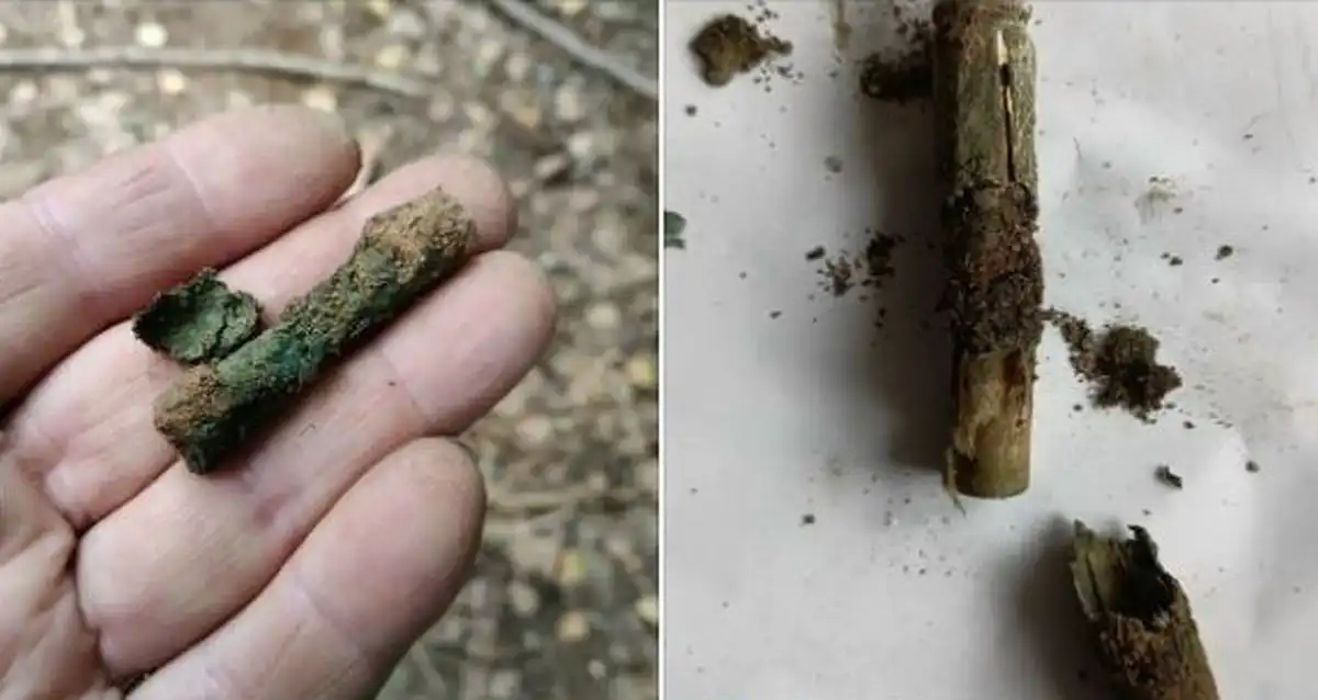 В одном из медальонов сохранилась бумажная записка.