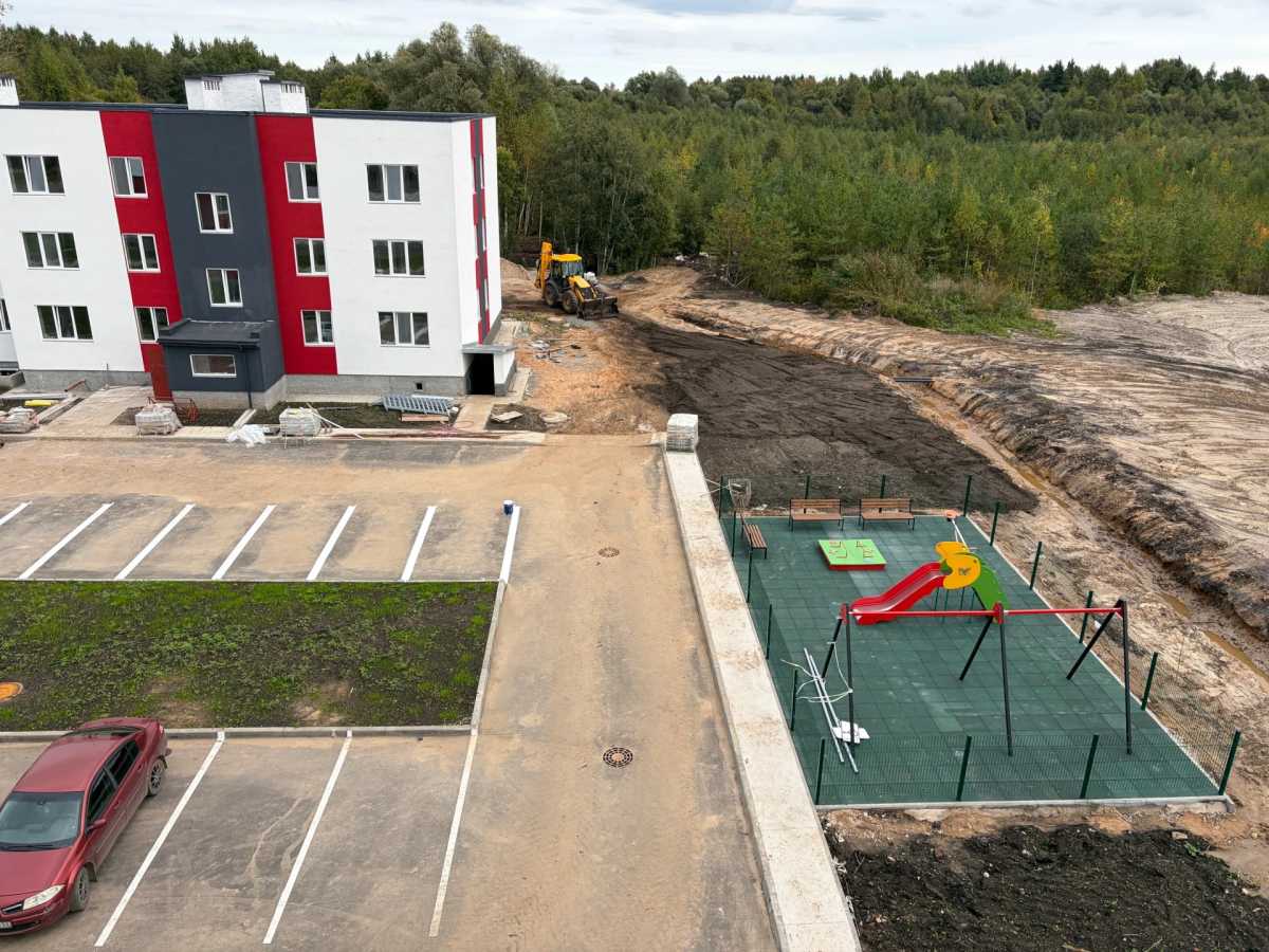 В каждом доме по 30 квартир.
