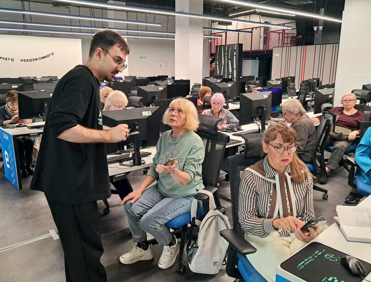 На первой встрече участники разобрали полезные сервисы портала госуслуг. На первой встрече участники разобрали полезные сервисы портала госуслуг.