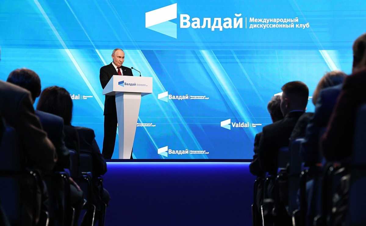 По словам президента, величие государства невозможно без возможности идти в ногу со временем, в идеале — опережать его.