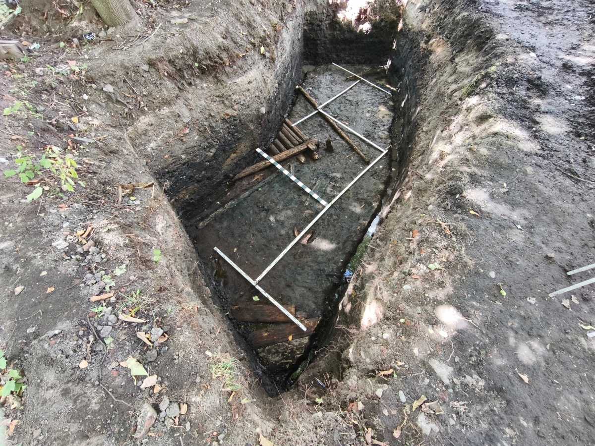 Новгородская археологическая экспедиция планирует вернуться к поискам Готского двора в полевом сезоне 2027 года.