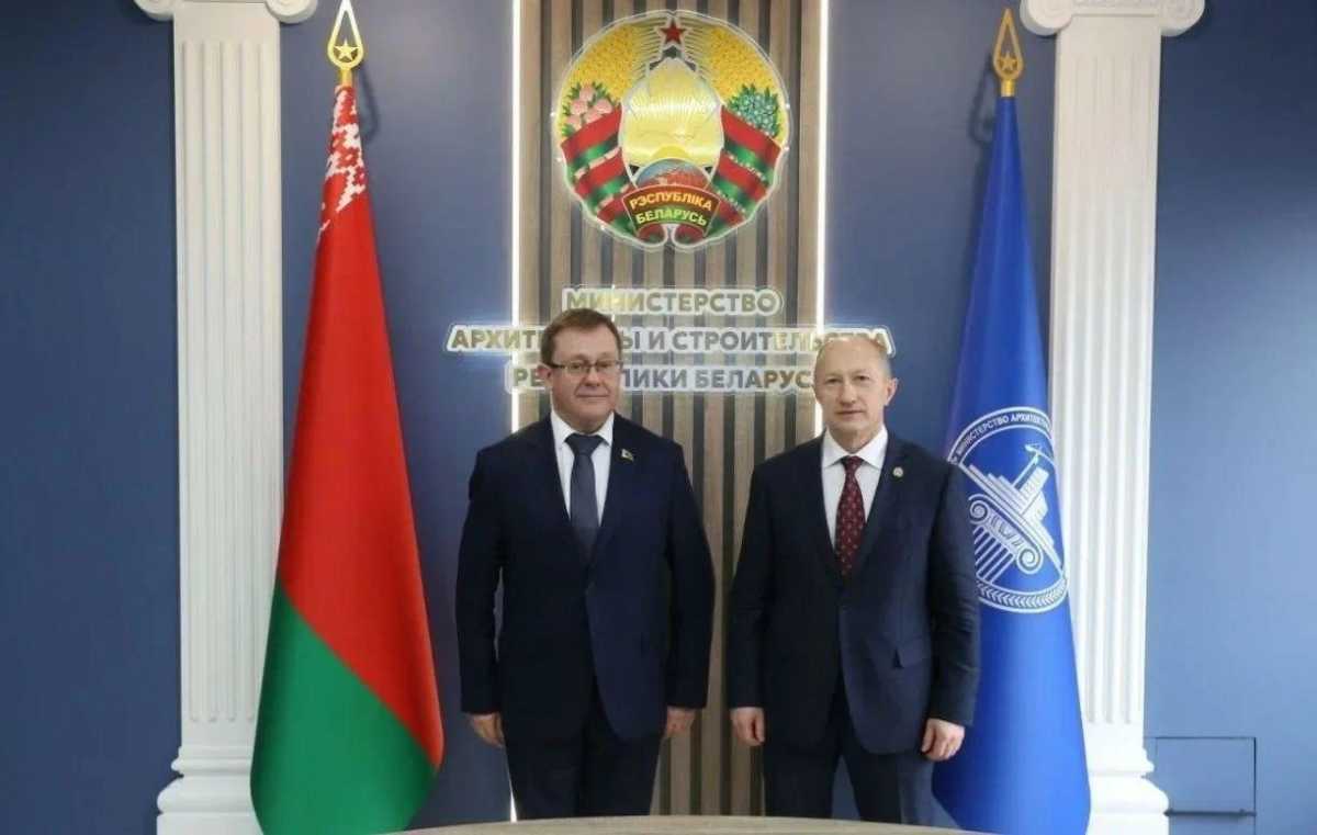 Министр архитектуры и строительства Республики Беларусь Вадим Ольшевский и первый заместитель губернатора Новгородской области Евгений Богданов. Министр архитектуры и строительства Республики Беларусь Вадим Ольшевский и первый заместитель губернатора Новгородской области Евгений Богданов.
