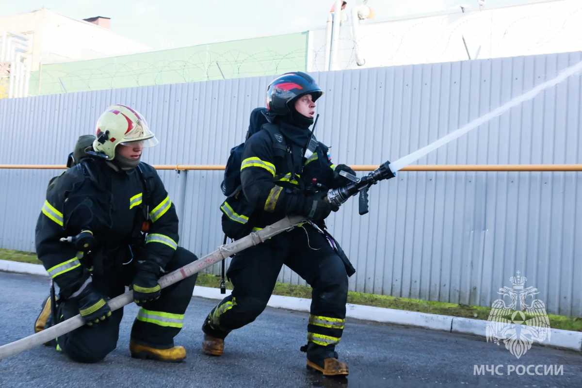 По сценарию учений в здании архива произошёл пожар с последующим обрушением конструкций.