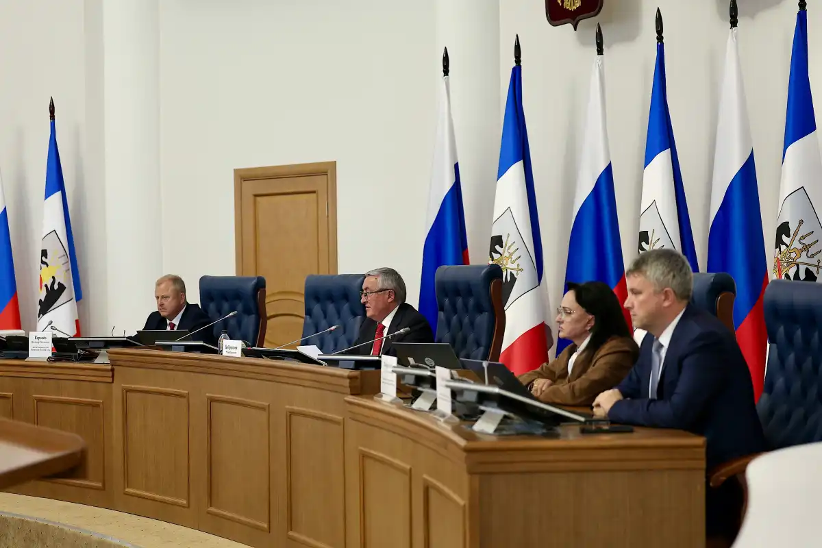 Первое заседание Новгородской облдумы VIII созыва прошло 8 октября. Первое заседание Новгородской облдумы VIII созыва прошло 8 октября.