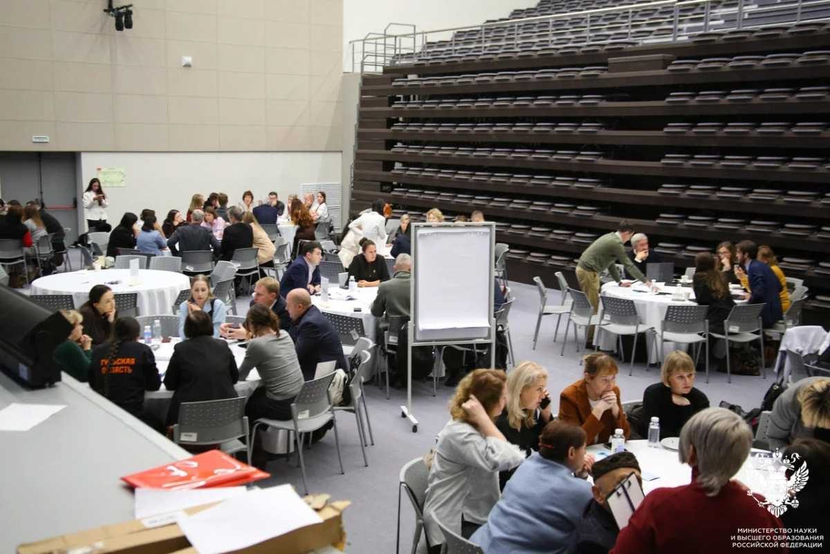 Новгородскую область представляли сотрудники министерства промышленности и торговли региона и ИНТЦ «Валдай».
