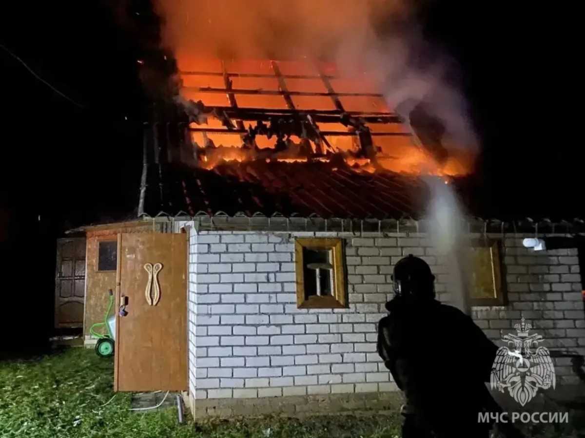 Причины пожаров устанавливают органы дознания.