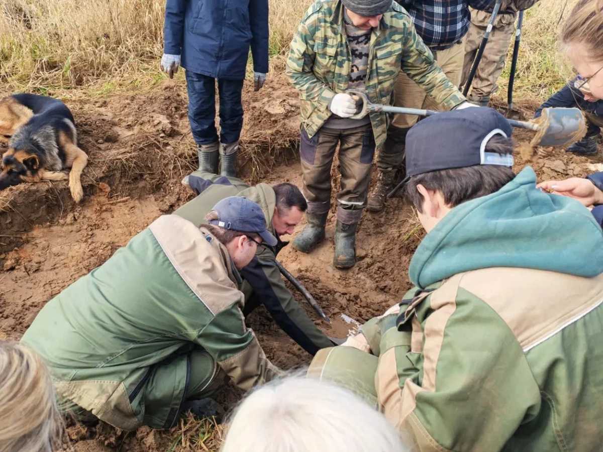 Министр поблагодарил поисковиков, педагогов и ребят за внимание и уважение к памяти о войне.