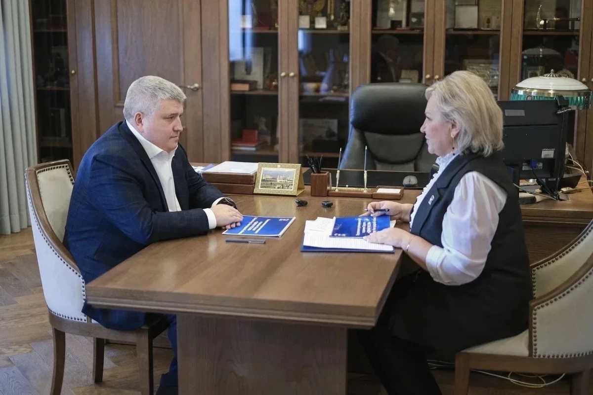 Елена Писарева пожелала Александру Дронову и всей управленческой команде региона не снижать темпов.
