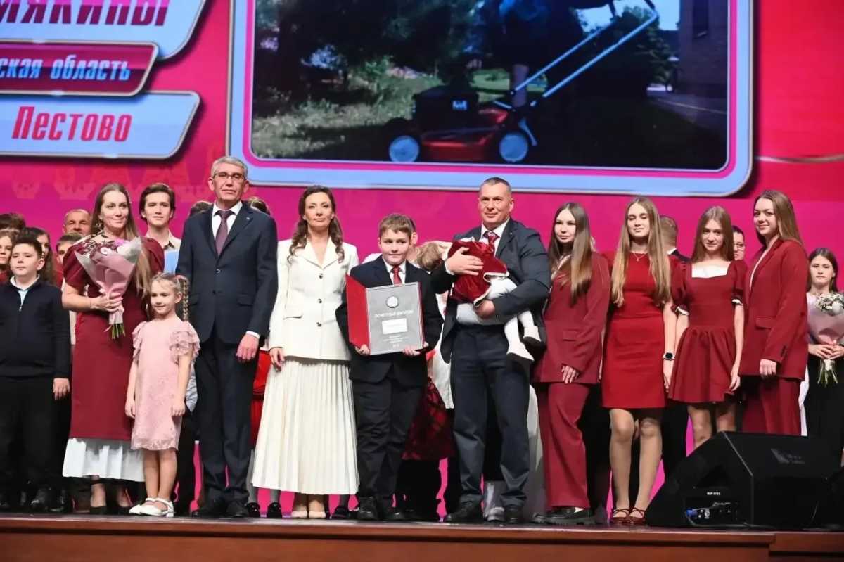 Михаил и Наталья Шемякины воспитывают семерых детей. Михаил и Наталья Шемякины воспитывают семерых детей.