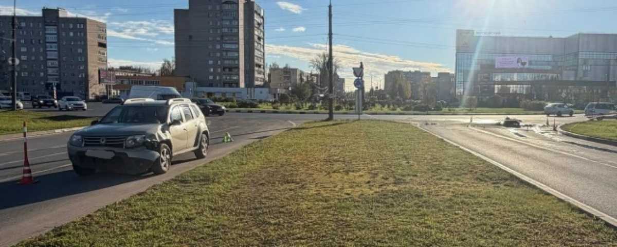 После двух столкновений мотоцикл опрокинулся и загорелся. После двух столкновений мотоцикл опрокинулся и загорелся.