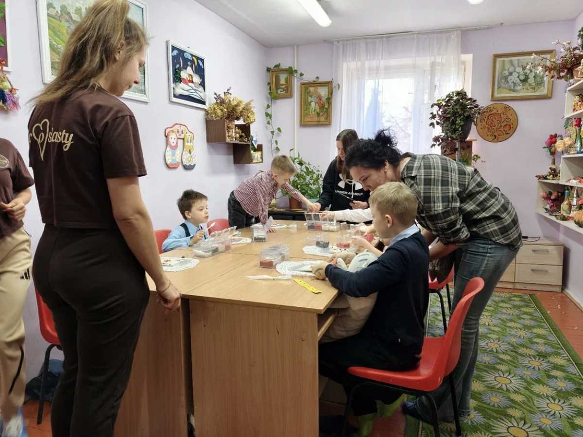 «ЭкоСласти» не первый раз проводят мастер-класс для воспитанников центра. «ЭкоСласти» не первый раз проводят мастер-класс для воспитанников центра.