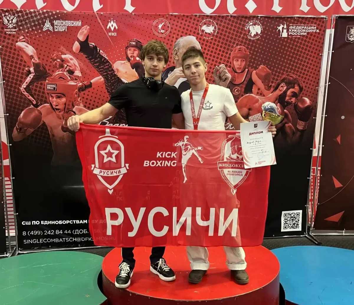 Спортсмены тренируются под руководством Вячеслава Чадова.