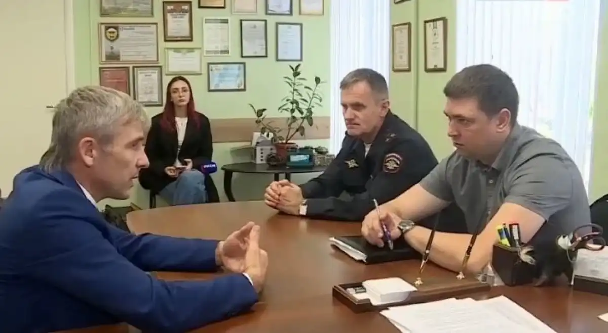 Поводом для встречи стало появление бурого медведя в черте города.