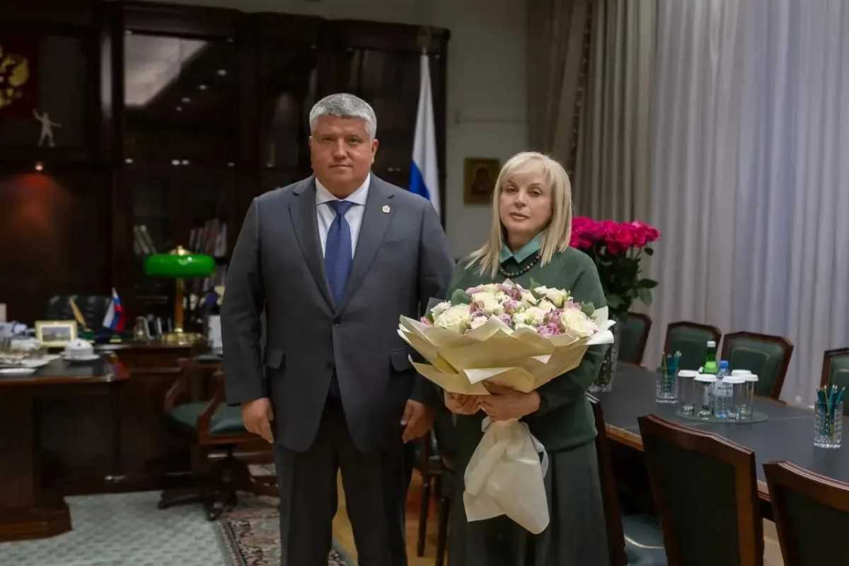 Александр Дронов и Элла Памфилова обсудили сентябрьские выборы в Новгородской области.