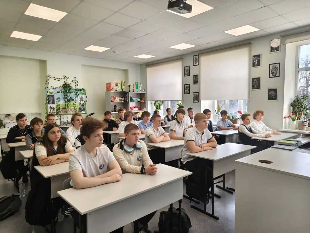 Такие встречи помогают школьникам осознанно подойти к выбору будущей специальности. Такие встречи помогают школьникам осознанно подойти к выбору будущей специальности.