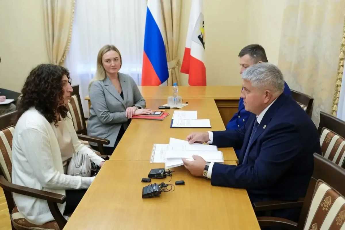 Александр Дронов попросил обсудить с жителями Валдайского округа оформление помещений в Едровском ДК. Александр Дронов попросил обсудить с жителями Валдайского округа оформление помещений в Едровском ДК.