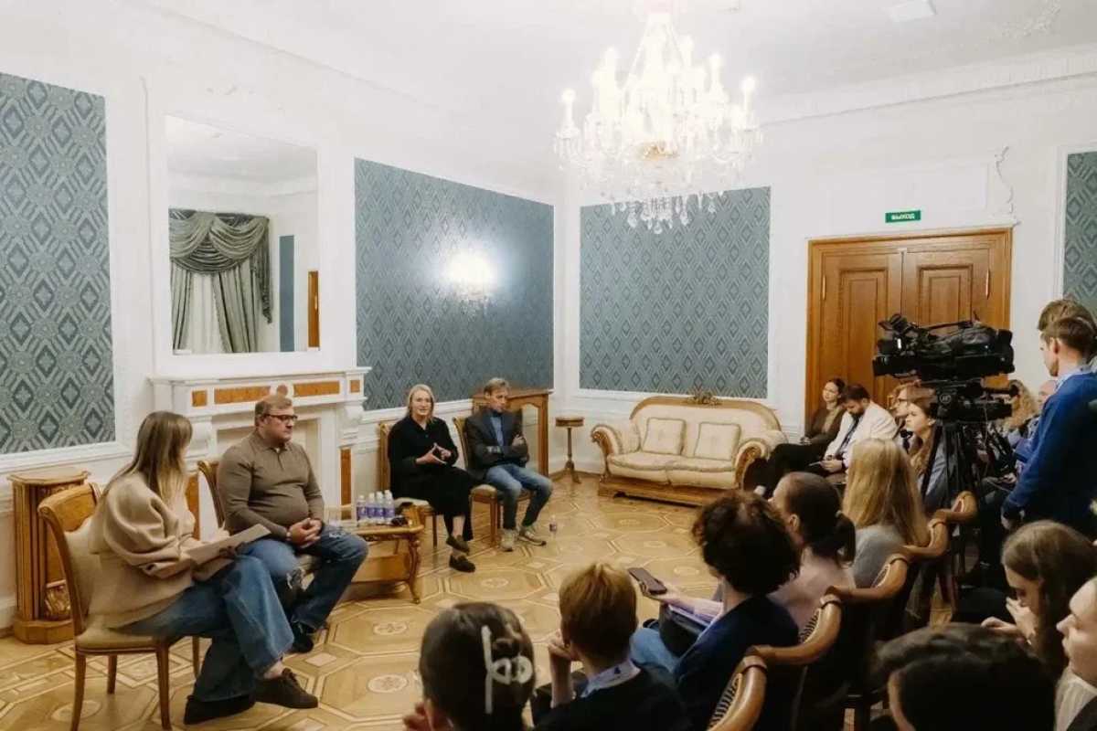 В программе юбилейного фестиваля, который пройдёт с 29 октября по 2 ноября будут спектакли по Достоевскому, Горькому, Чехову и другим классикам. В программе юбилейного фестиваля, который пройдёт с 29 октября по 2 ноября будут спектакли по Достоевскому, Горькому, Чехову и другим классикам.