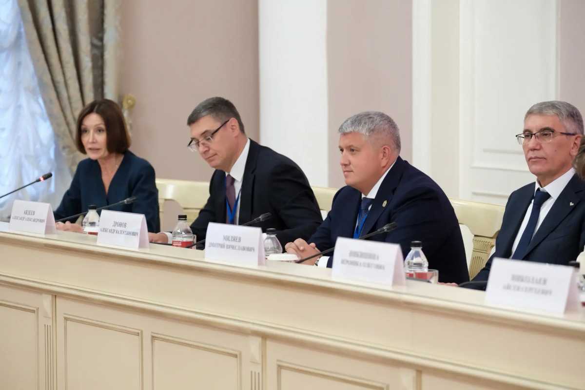 За последние 5 лет число предпринимателей и организаций, работающих в сфере креативной индустрии в Новгородской области, удвоилось, сообщил Александр Дронов. За последние 5 лет число предпринимателей и организаций, работающих в сфере креативной индустрии в Новгородской области, удвоилось, сообщил Александр Дронов.