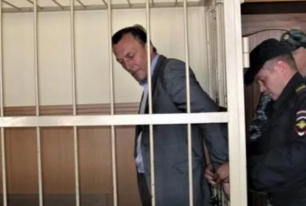 Чиновника обвиняют в получении взятки на сумму около 500 тыс. рублей