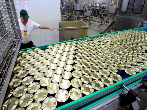 Уже два года новгородские рыбаки не сдают рыбу на изготовление консервов в томатном соусе