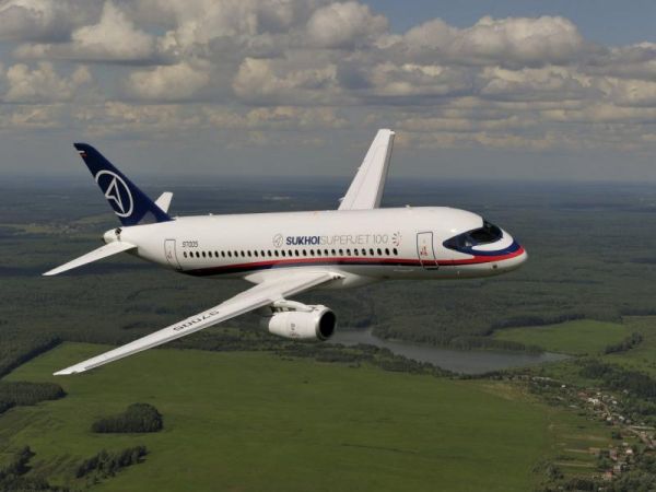 Один из кандидатов на пост мэра - Константин Михайлов - предлагает создать в областном центре «лоукостную» авиакомпанию и покупать самолеты в лизинг – «Суперджет 100» и Boing 787-800.