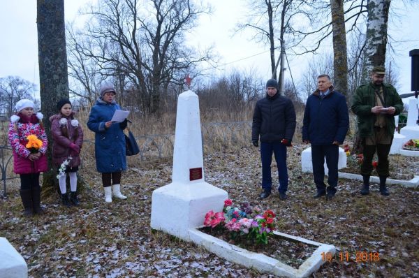 Было принято решение увековечить имя Владимира Разумова на кладбище летчиков в Малой Вишере.