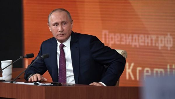 Впервые большую пресс-конференцию Владимир Путин провел в 2001 году.