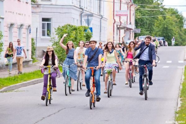 Особые безопасные зоны для велолюбителей создадут на так называемых «спокойных улицах», где скорость движения велосипедиста не должна превышать 20 км/час.