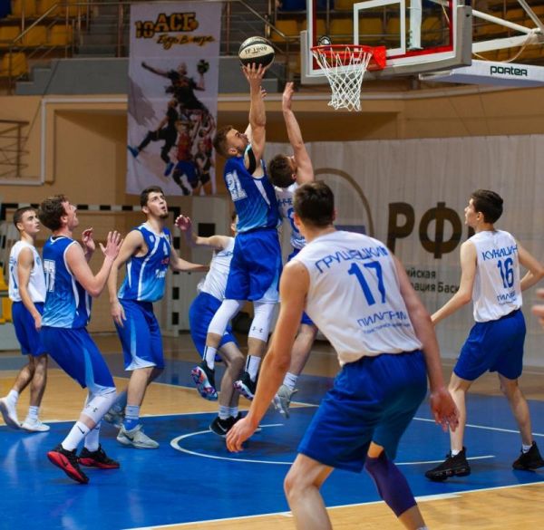 Мужская баскетбольная команда НовГУ выиграла четыре матча в чемпионате АСБ, женская проиграла три