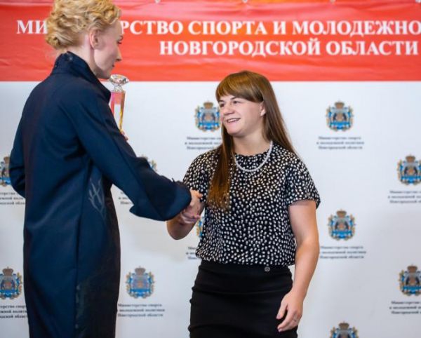 Среди награжденных спортсменов воспитанница спортшколы №4 Надежда Соколова, серебряный призер первенства мира по вольной борьбе.