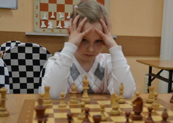 В ноябре Евгения выиграла окружное детское первенство по шахматам.
