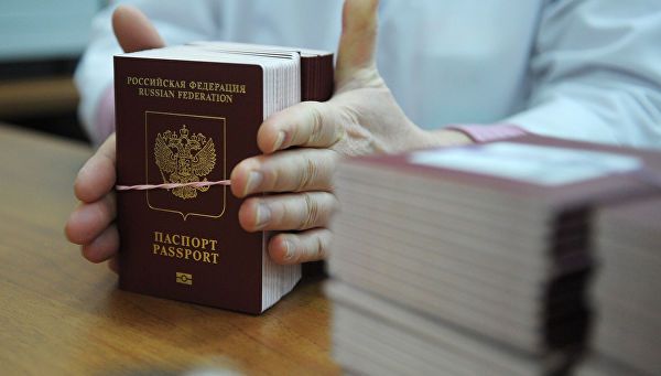Скидка на госпошлину при получении российского и заграничного паспорта через портал госуслуг составит 30%.
