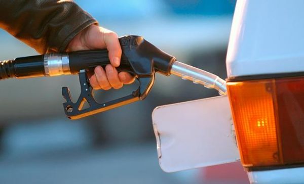 Средняя цена бензина в Новгородской области 41,73 рубля. По данным статистики за год цена топлива повысилась на 10%.