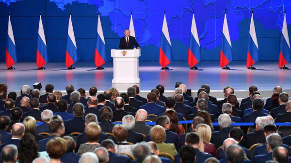 Путин анонсировал появление новых мер по поддержке семей – тезисы из послания президента
