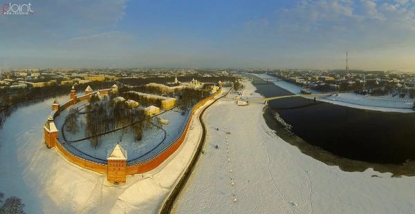 Деревянные остатки Великого моста Новгорода на Волхове были обнаружены в 2004 году.
