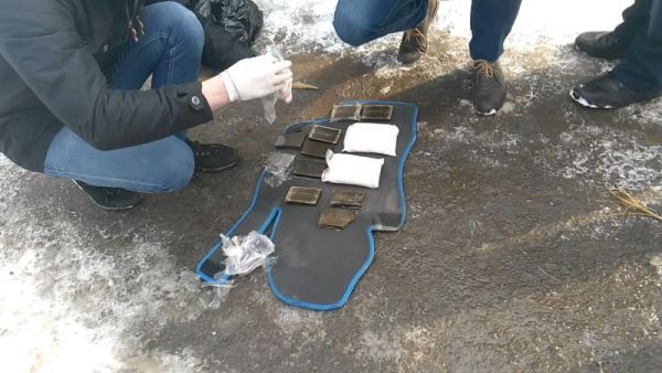 По предварительной информации, наркокурьер перевозил наркотики из Петербурга для сбыта в Тверской области.