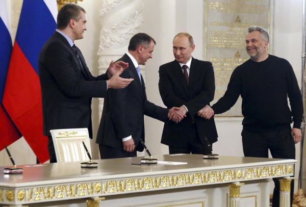 Возвращение Крыма в состав России было зафиксировано межгосударственным договором, подписанным 18 марта в 2014 году в Георгиевском зале Большого Кремлевского дворца в Москве главами России и республики Крым.