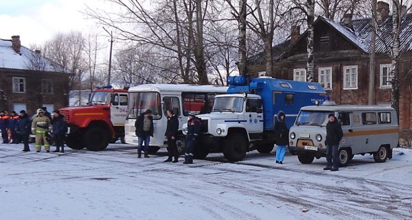 12 марта в Парфинском районе прошел смотр сил и средств районного звена РСЧС, необходимых для ликвидации последствий половодья.