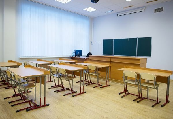 Сдать школу в Малой Вишере в эксплуатацию строители должны к 1 сентября 2020 года.